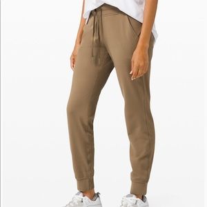 Lululemon jogger sweatpant in asphalt grey -NWOT